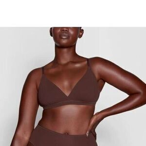 SKIMS Gracelynne V-Neck Bralette‎ Color Clove Size Small